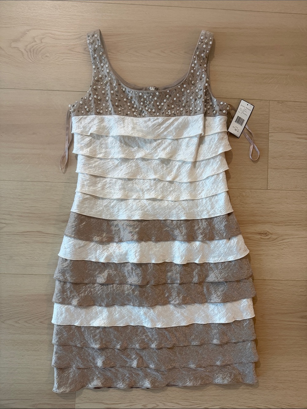 Jessica Howard Layered Ruffle Sleeveless Dress in Beige and White